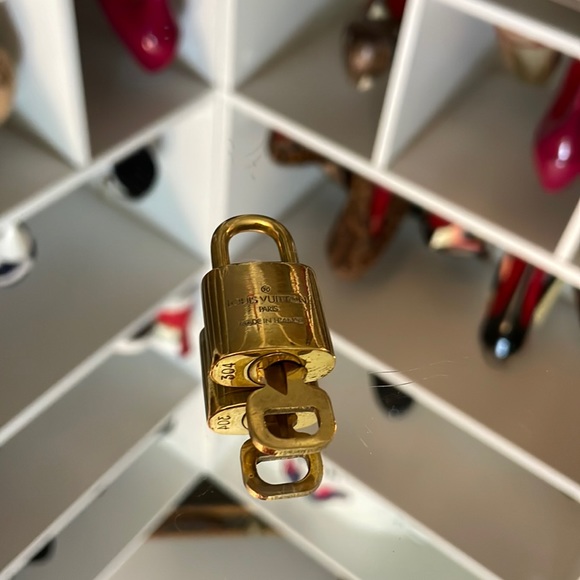 Louis Vuitton Brass Lock & Key #304 Set 1 - Picture 4 of 4